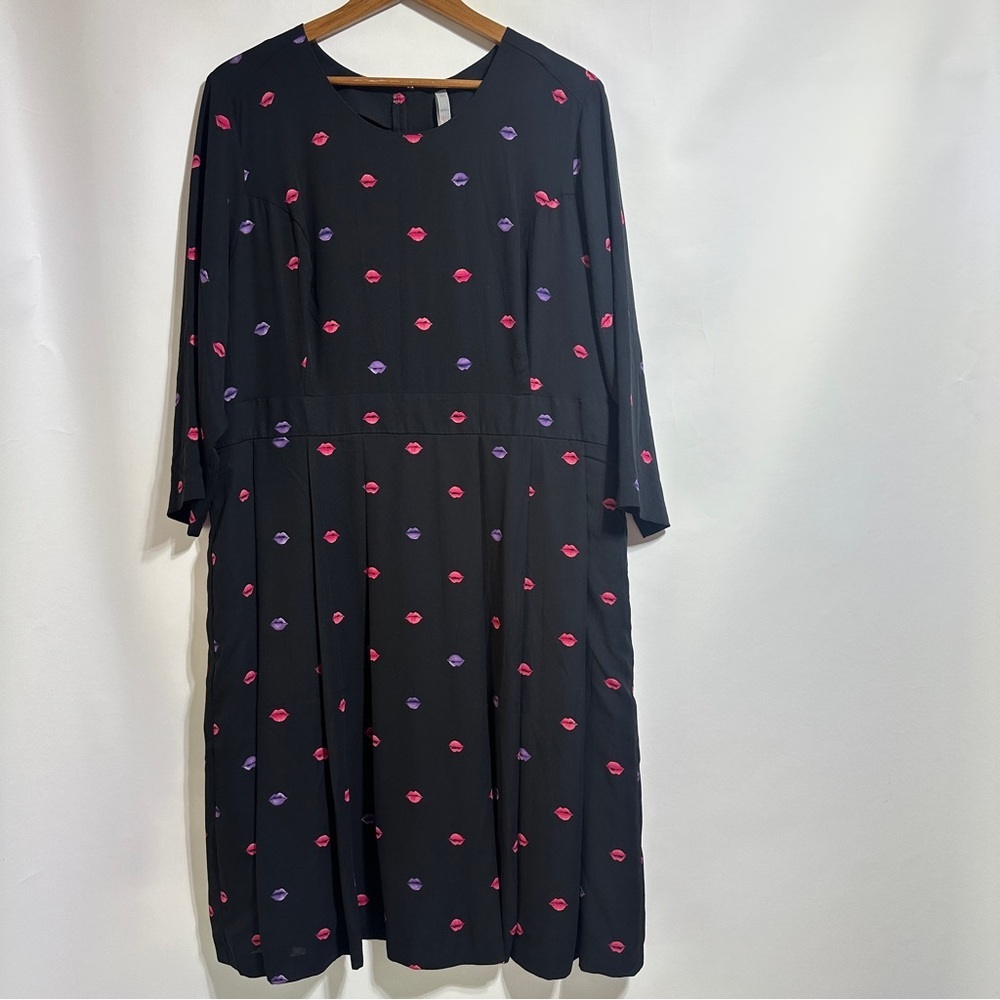 Melissa McCarthy Seven7 black pink purple kiss me lip print pleated dress 2X - Picture 3 of 8